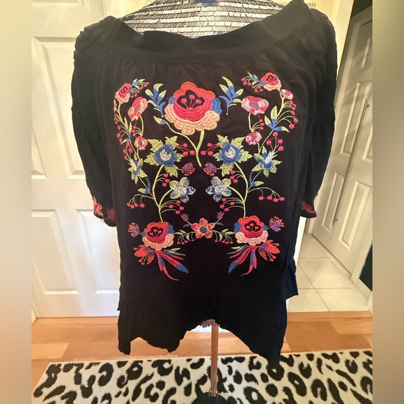 Embroidered top - Picture 1 of 3